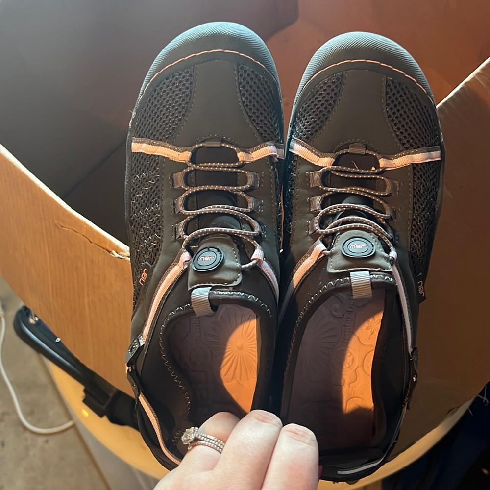 JBU shoe water ready size 10M women’s